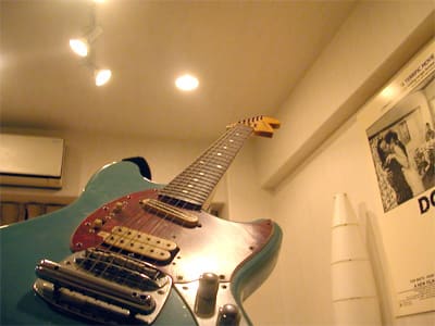 Nirvana カート・コバーンのギター Fender ムスタングを真似て改造してみた