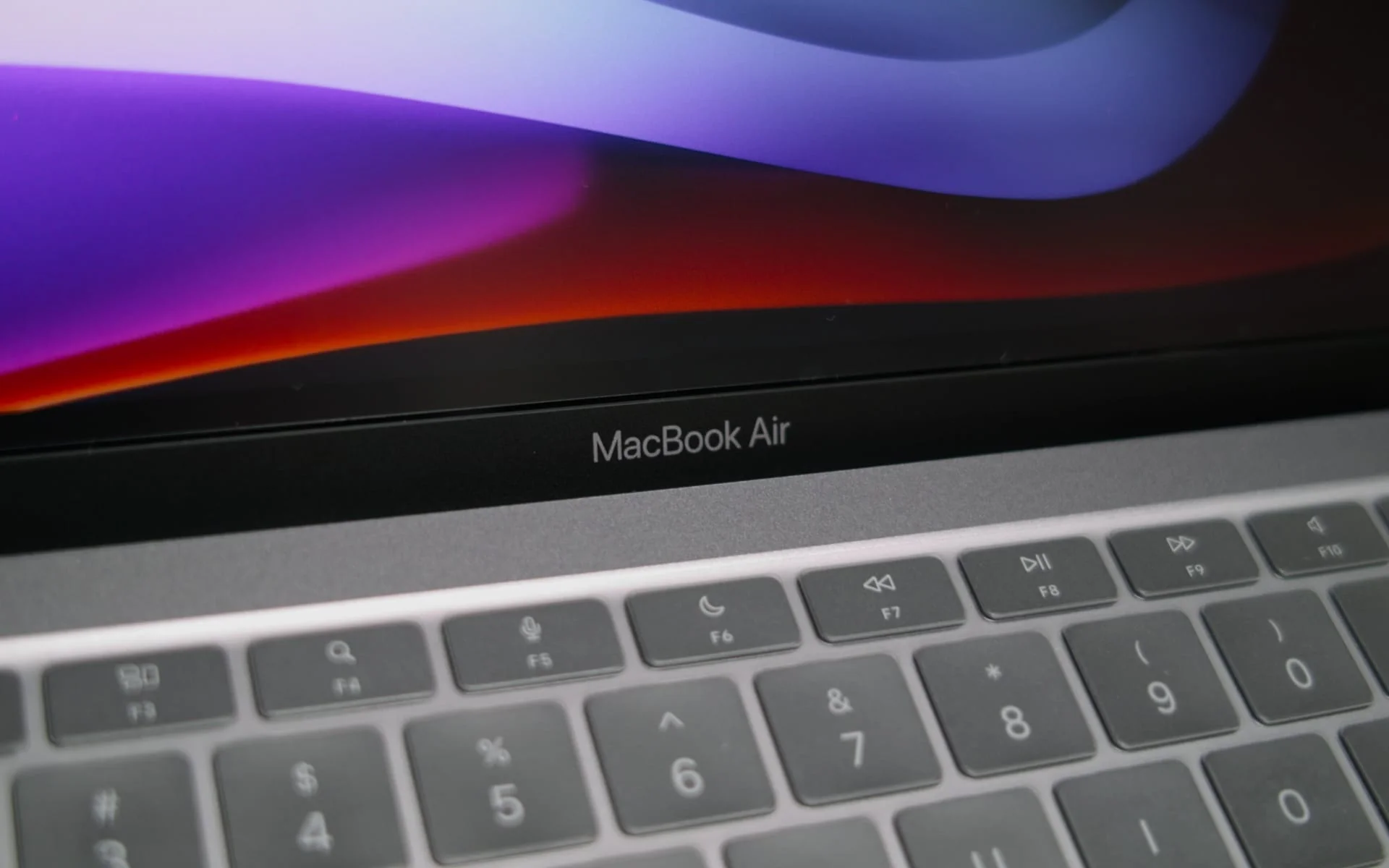 M1 MacBook Airの液晶保護フィルムとキーボードカバーの使用レビュー