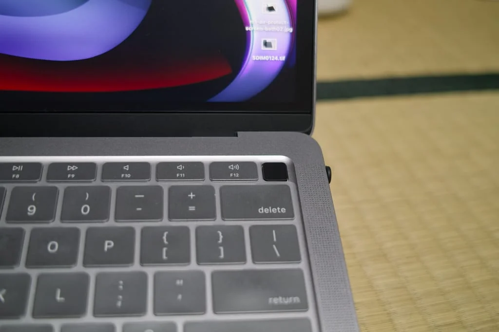 M1 MacBook Air用キーボードカバーを付けた見た目画像