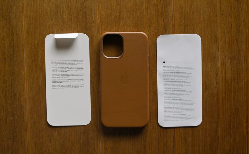 MagSafe対応iPhone 12 miniレザーケースの同梱物